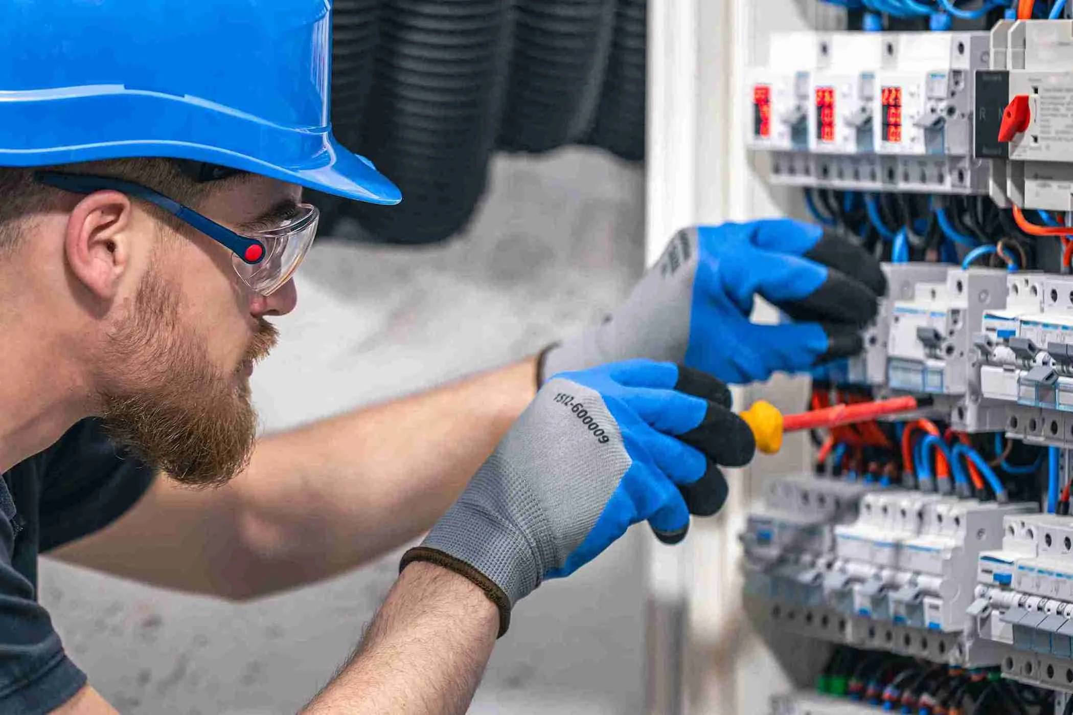 TRAINING ELECTRICAL MAINTENANCE UNTUK BANGUNAN